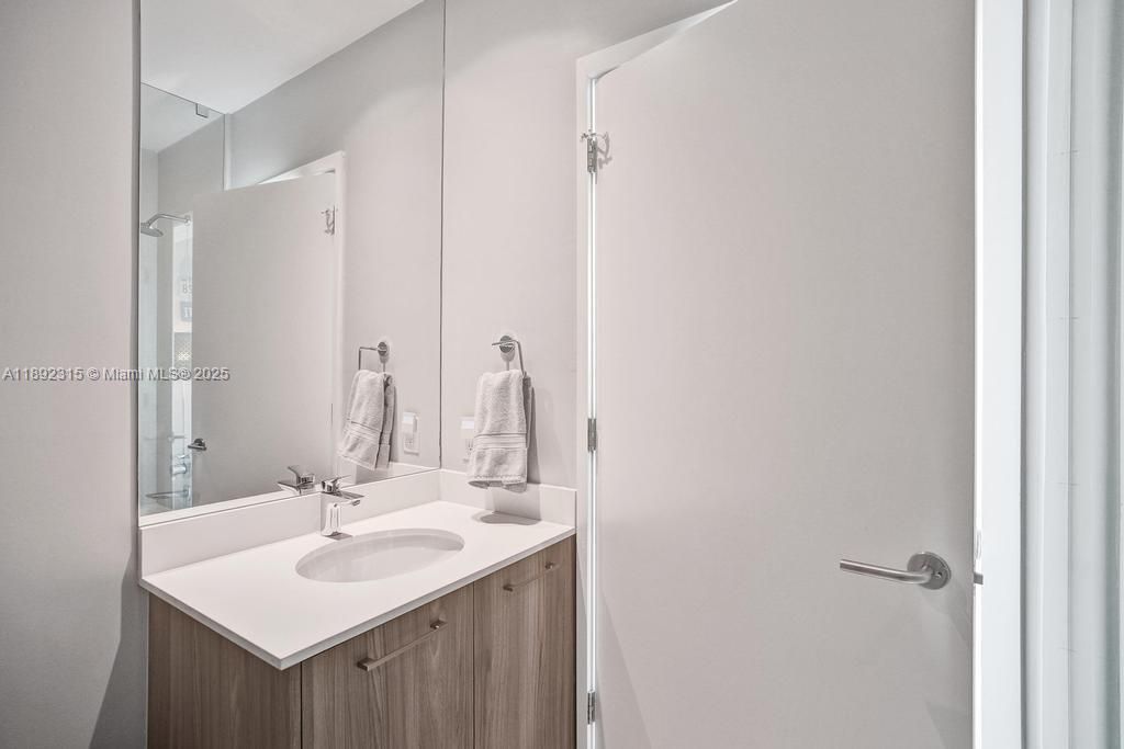 Activo con contrato: $1,599,998 (4 camas, 4 baños, 2522 Pies cuadrados)