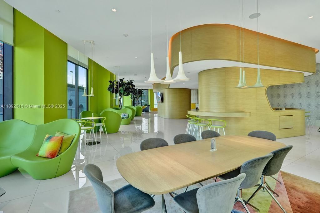 Activo con contrato: $1,599,998 (4 camas, 4 baños, 2522 Pies cuadrados)