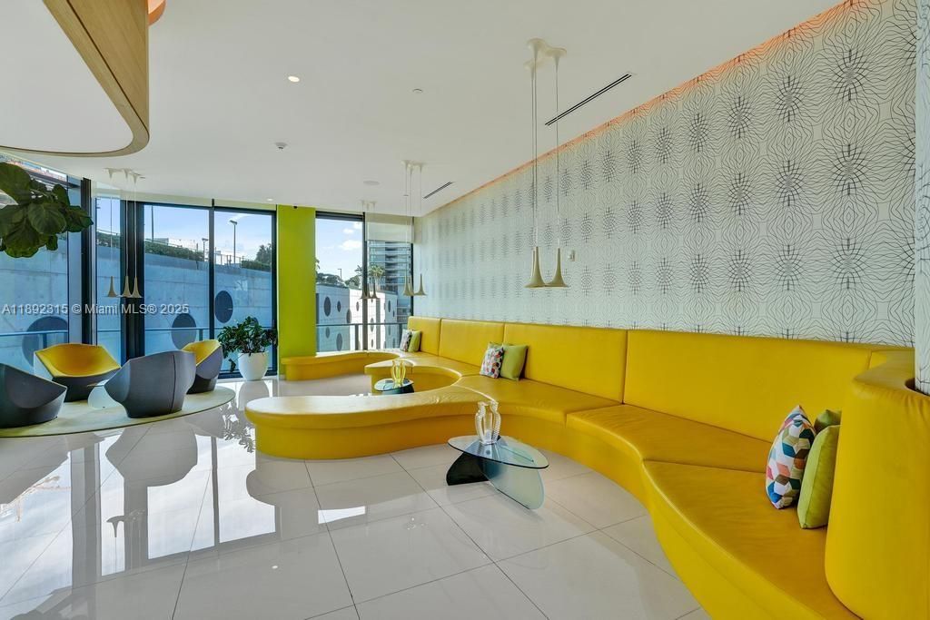 Activo con contrato: $1,599,998 (4 camas, 4 baños, 2522 Pies cuadrados)