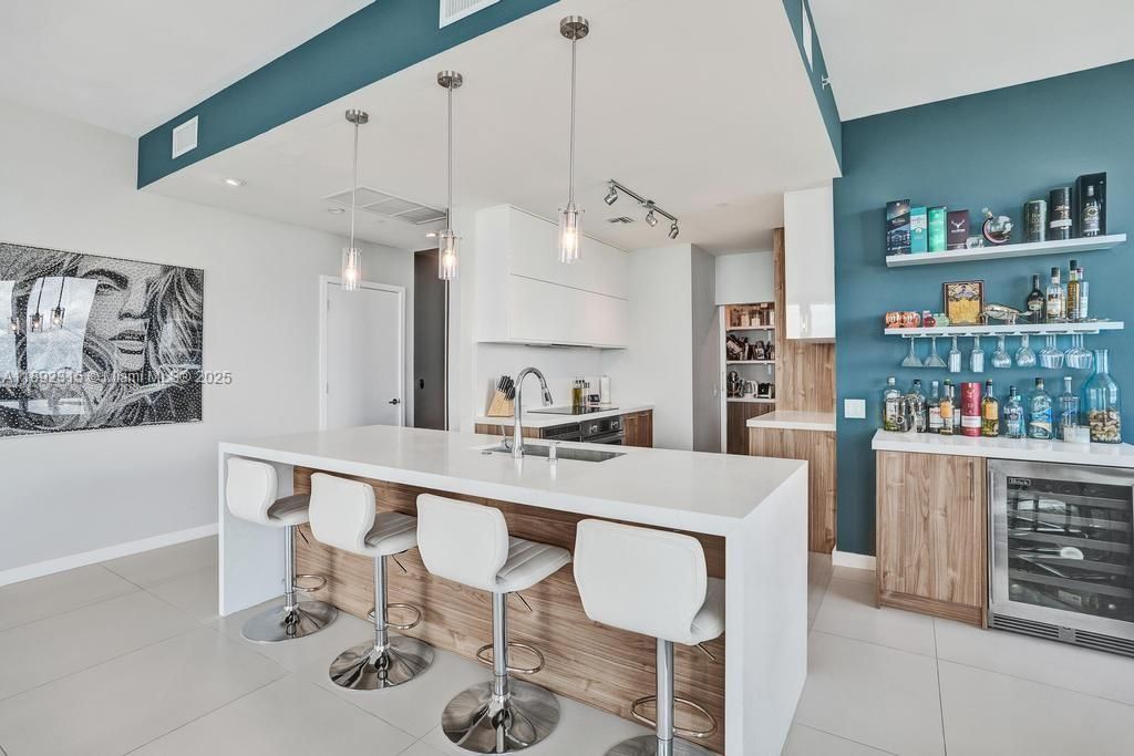 Activo con contrato: $1,599,998 (4 camas, 4 baños, 2522 Pies cuadrados)