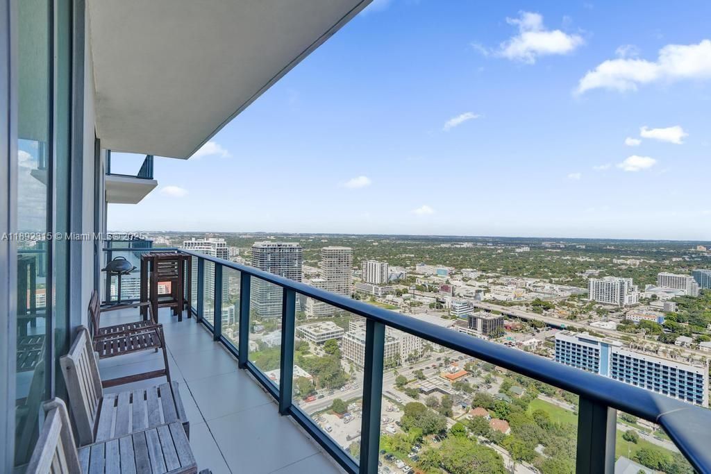 Activo con contrato: $1,599,998 (4 camas, 4 baños, 2522 Pies cuadrados)