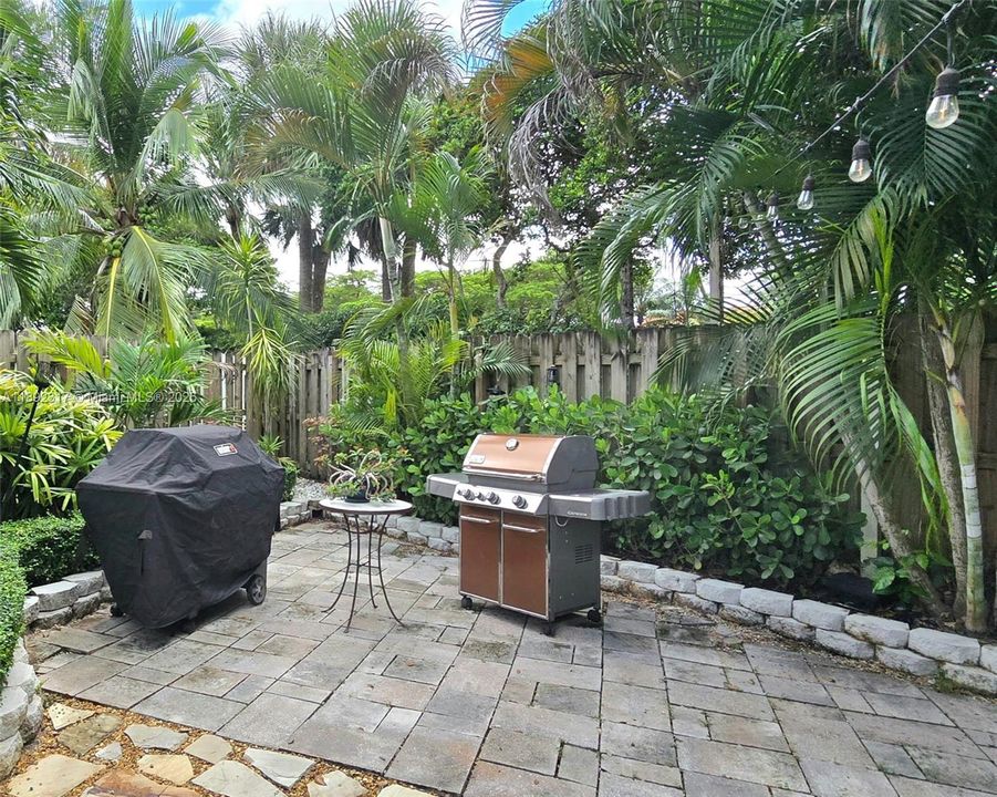 Active With Contract: $735,000 (3 beds, 2 baths, 1829 Square Feet)