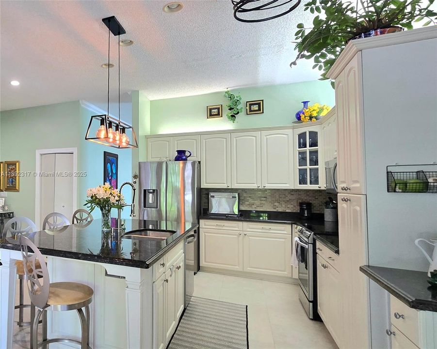 Active With Contract: $735,000 (3 beds, 2 baths, 1829 Square Feet)