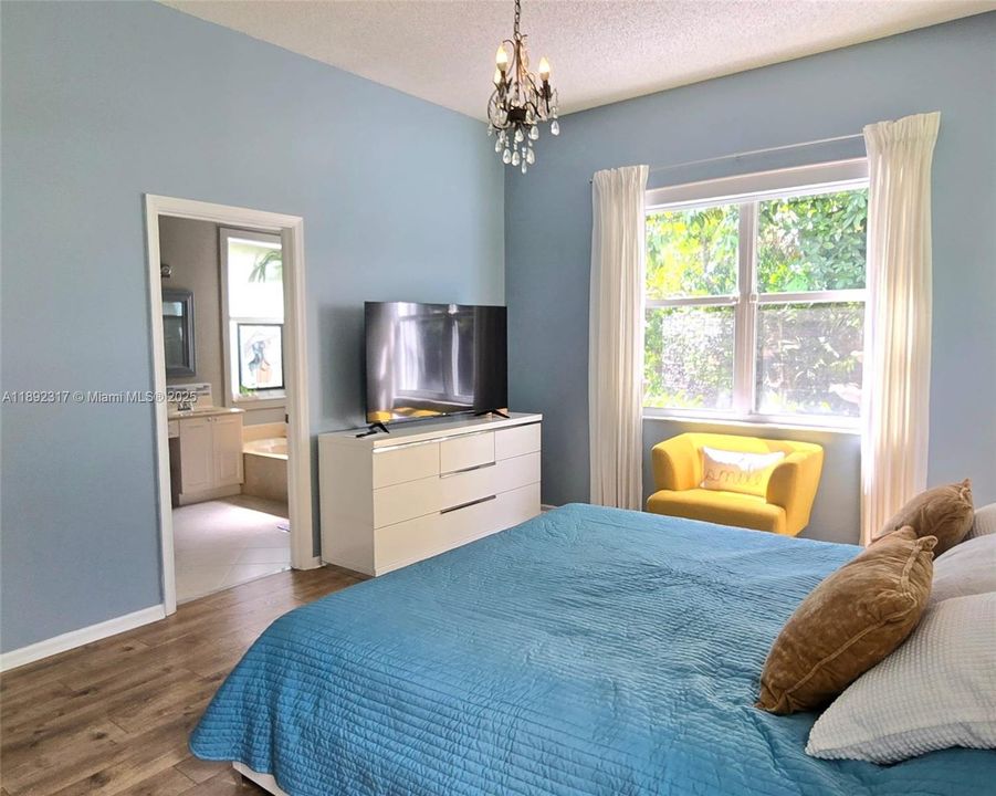 Active With Contract: $735,000 (3 beds, 2 baths, 1829 Square Feet)