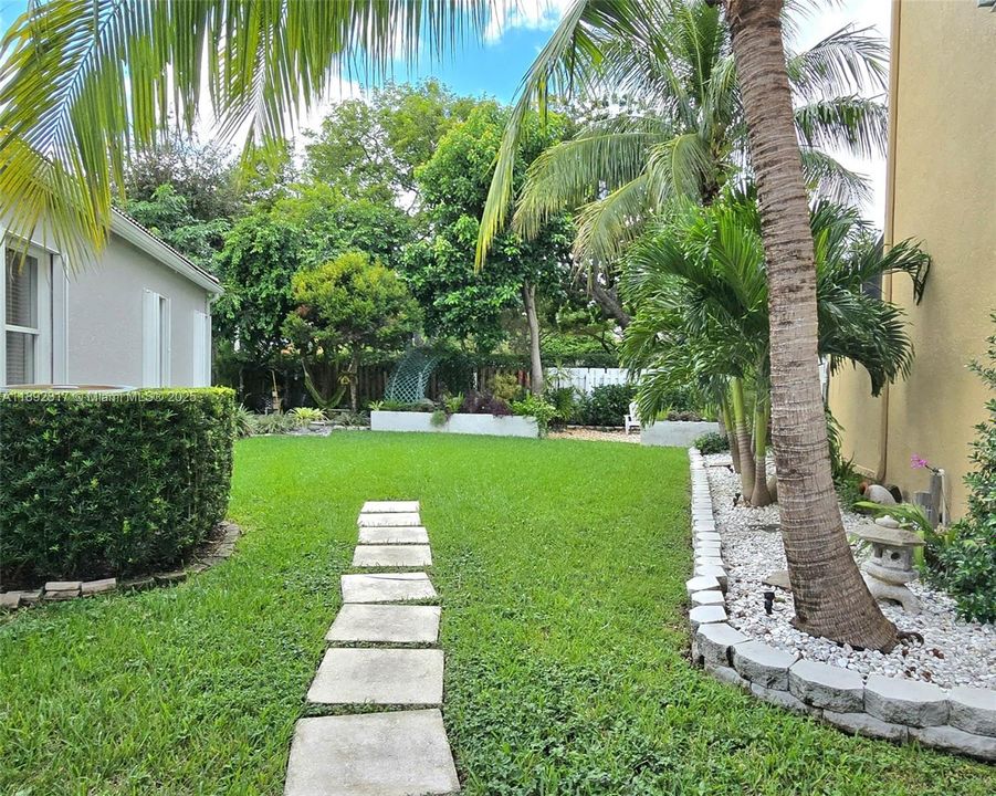 Active With Contract: $735,000 (3 beds, 2 baths, 1829 Square Feet)