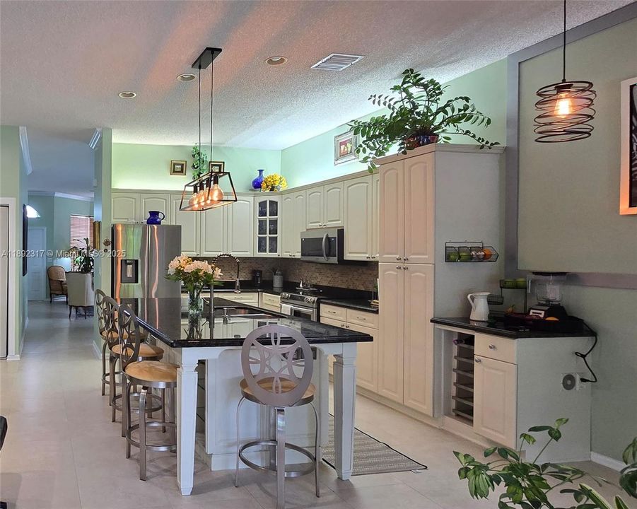 Active With Contract: $735,000 (3 beds, 2 baths, 1829 Square Feet)