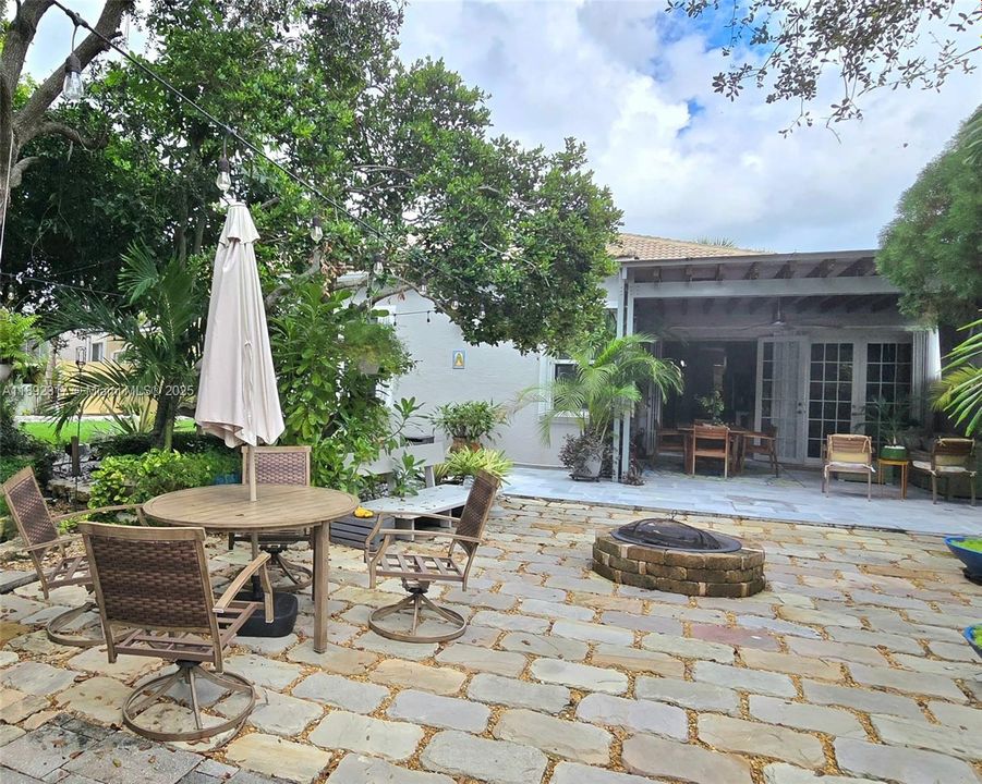 Active With Contract: $735,000 (3 beds, 2 baths, 1829 Square Feet)