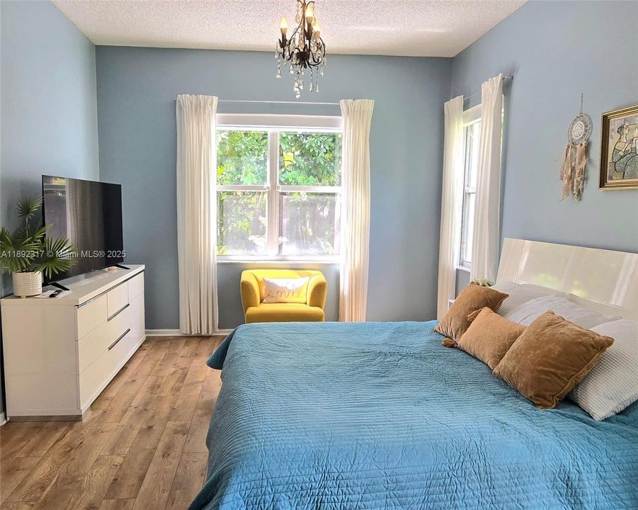 Active With Contract: $735,000 (3 beds, 2 baths, 1829 Square Feet)