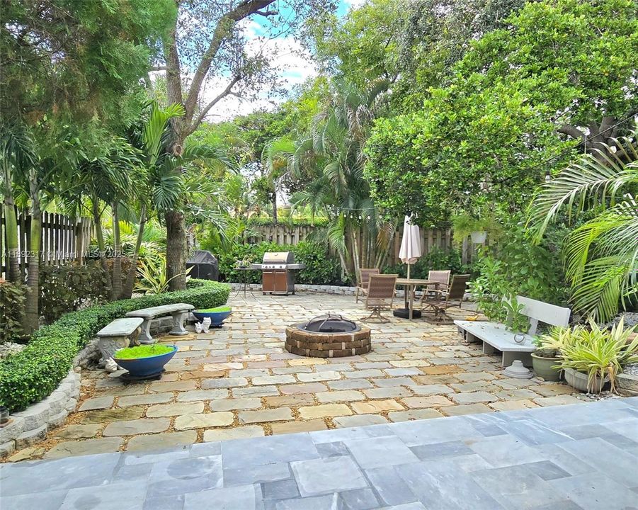 Active With Contract: $735,000 (3 beds, 2 baths, 1829 Square Feet)