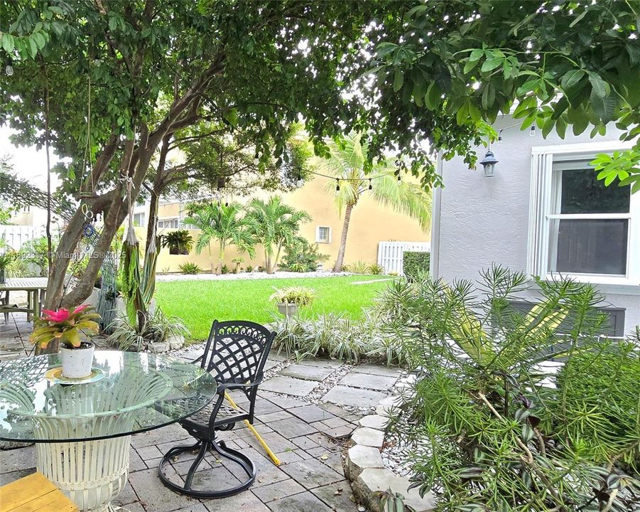 Active With Contract: $735,000 (3 beds, 2 baths, 1829 Square Feet)