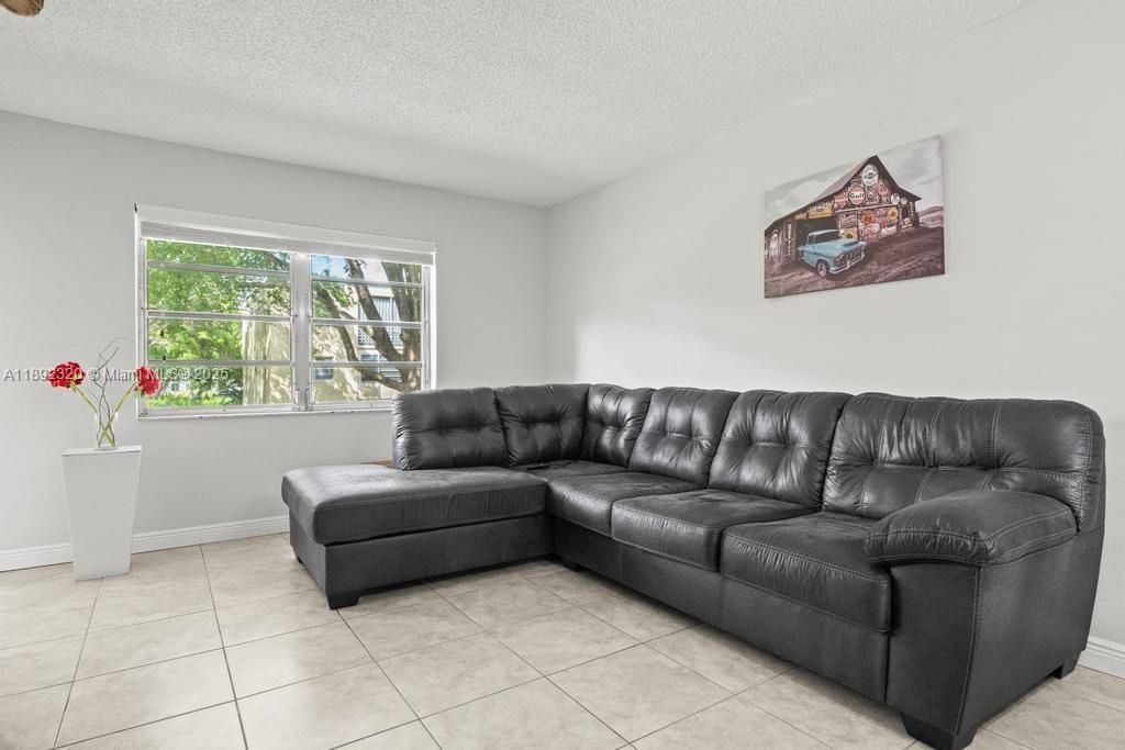 Recently Sold: $89,900 (1 beds, 1 baths, 730 Square Feet)