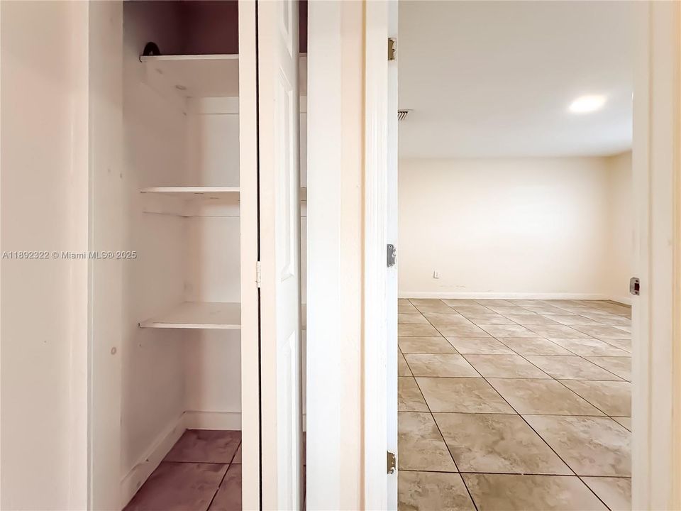 合同活跃: $975,000 (0 贝兹, 0 浴室, 3824 平方英尺)