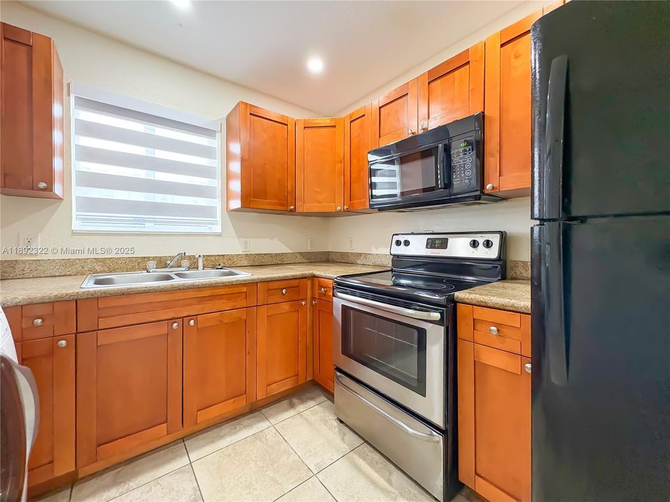 合同活跃: $975,000 (0 贝兹, 0 浴室, 3824 平方英尺)