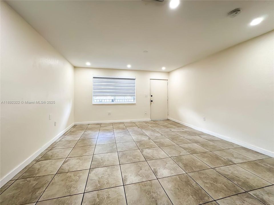 合同活跃: $975,000 (0 贝兹, 0 浴室, 3824 平方英尺)