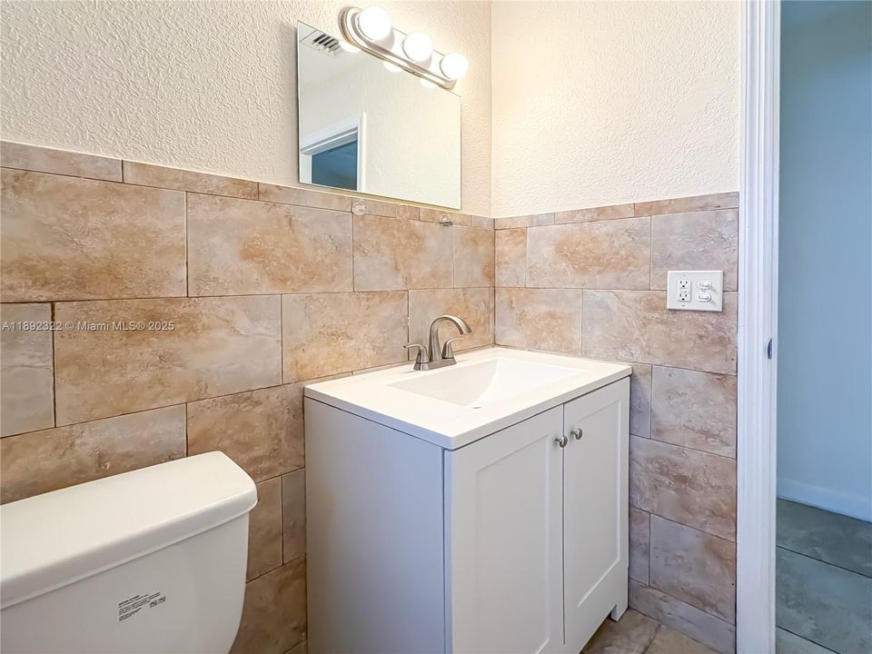 合同活跃: $975,000 (0 贝兹, 0 浴室, 3824 平方英尺)