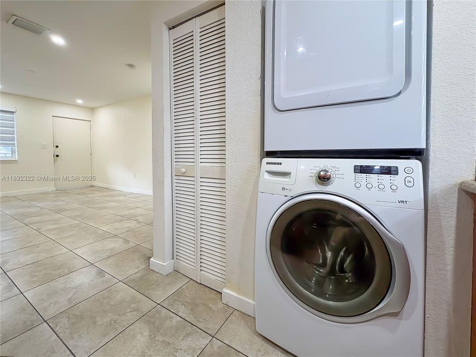 合同活跃: $975,000 (0 贝兹, 0 浴室, 3824 平方英尺)