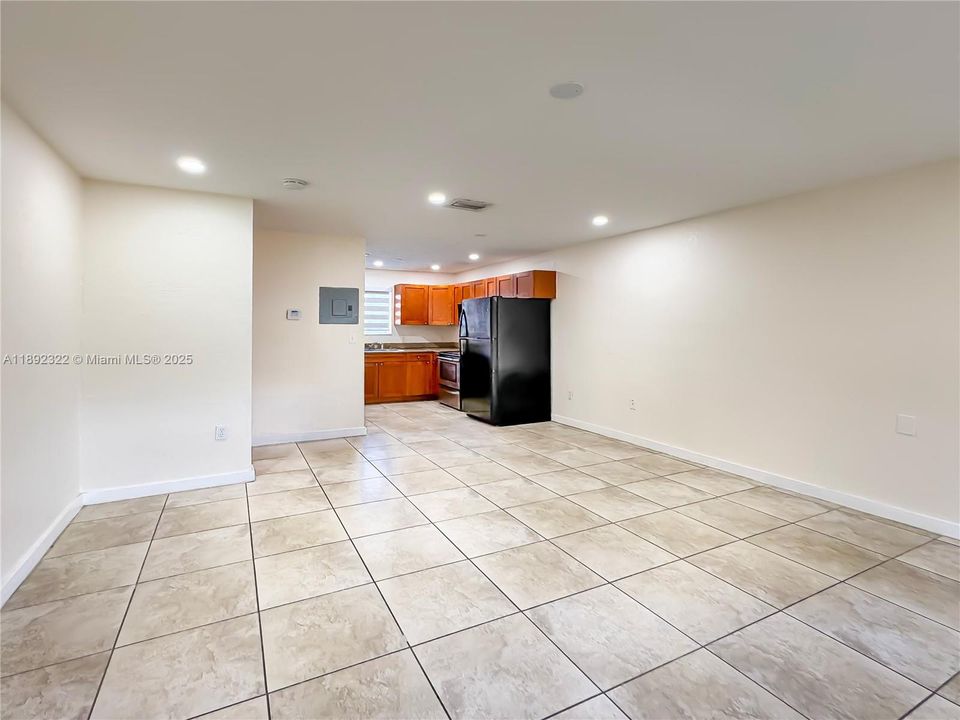 合同活跃: $975,000 (0 贝兹, 0 浴室, 3824 平方英尺)