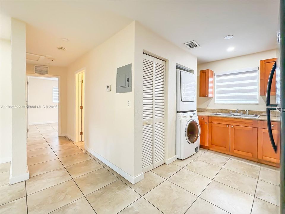 合同活跃: $975,000 (0 贝兹, 0 浴室, 3824 平方英尺)