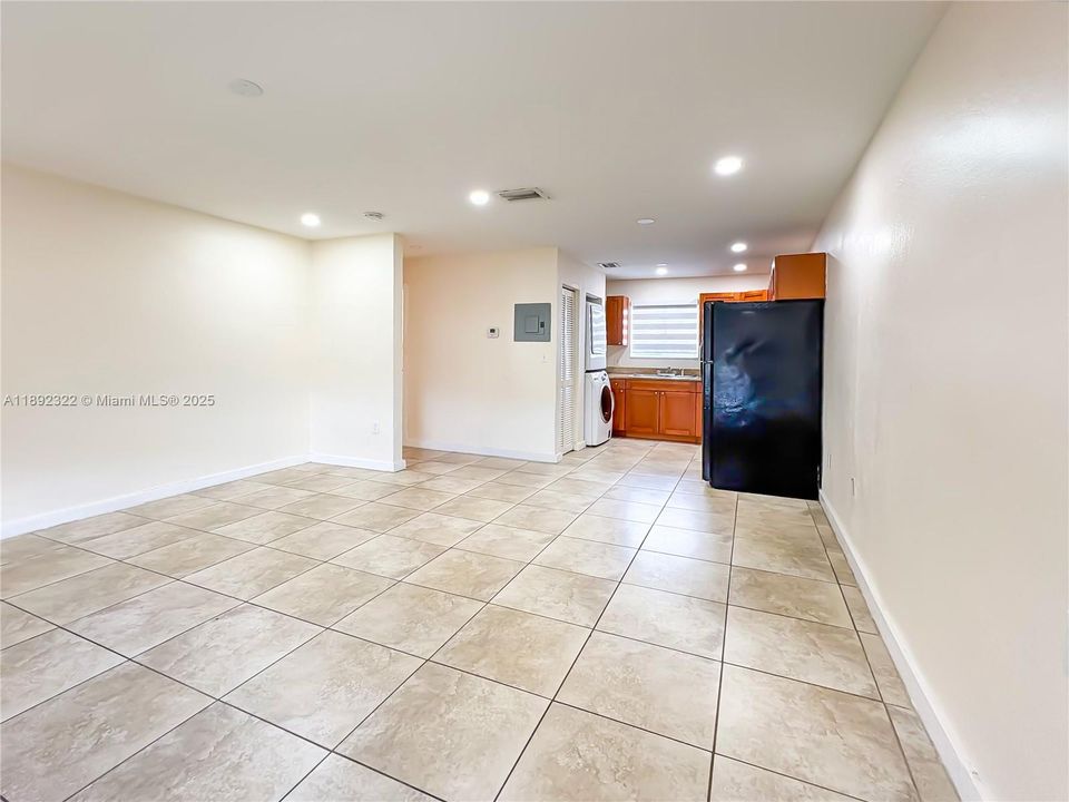 合同活跃: $975,000 (0 贝兹, 0 浴室, 3824 平方英尺)