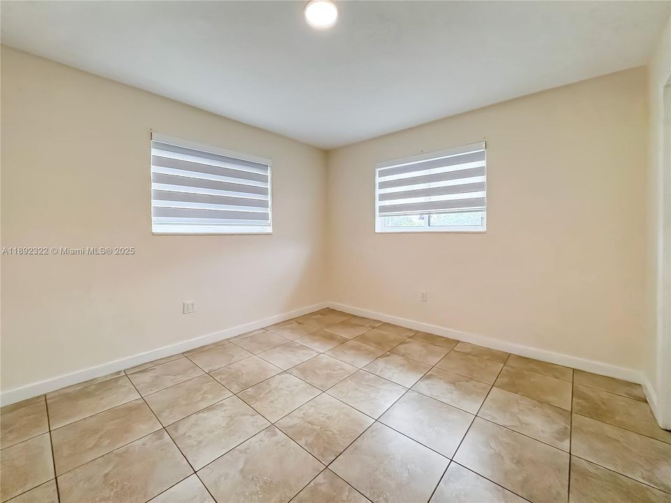 合同活跃: $975,000 (0 贝兹, 0 浴室, 3824 平方英尺)