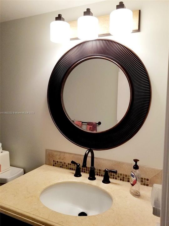 合同活跃: $4,950 (2 贝兹, 2 浴室, 1064 平方英尺)