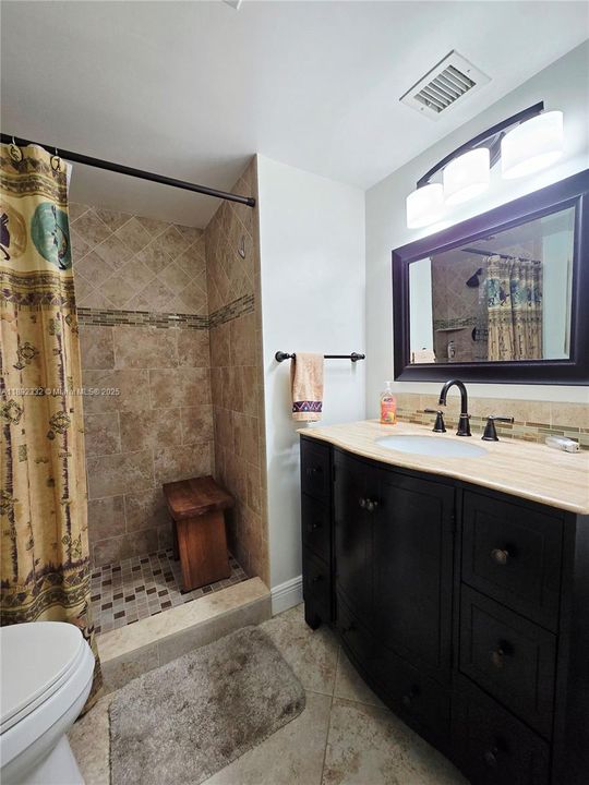 合同活跃: $4,950 (2 贝兹, 2 浴室, 1064 平方英尺)