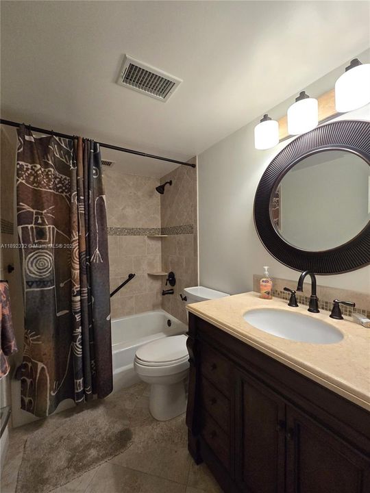 合同活跃: $4,950 (2 贝兹, 2 浴室, 1064 平方英尺)