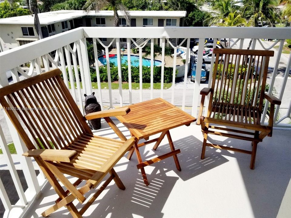 合同活跃: $4,950 (2 贝兹, 2 浴室, 1064 平方英尺)