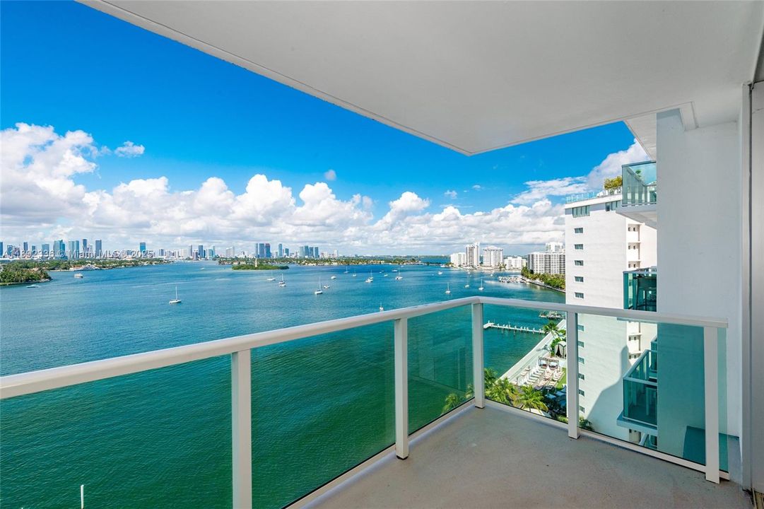 Active With Contract: $524,900 (1 beds, 1 baths, 852 Square Feet)