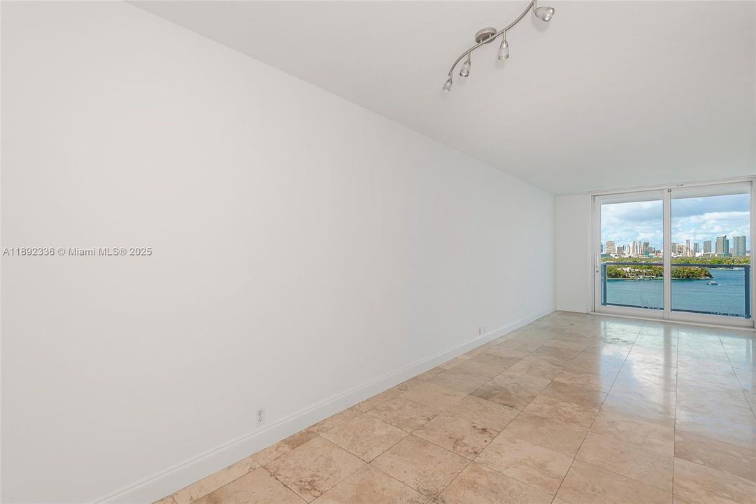 Active With Contract: $524,900 (1 beds, 1 baths, 852 Square Feet)