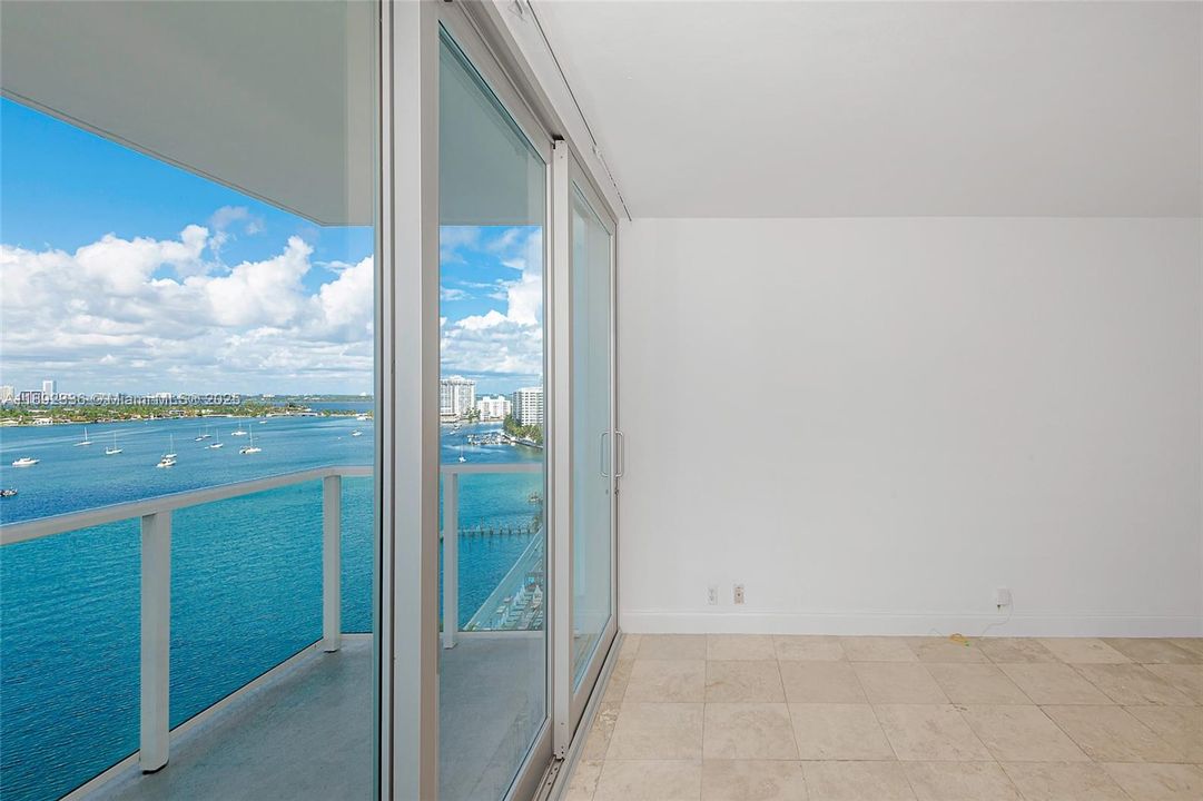 Active With Contract: $524,900 (1 beds, 1 baths, 852 Square Feet)