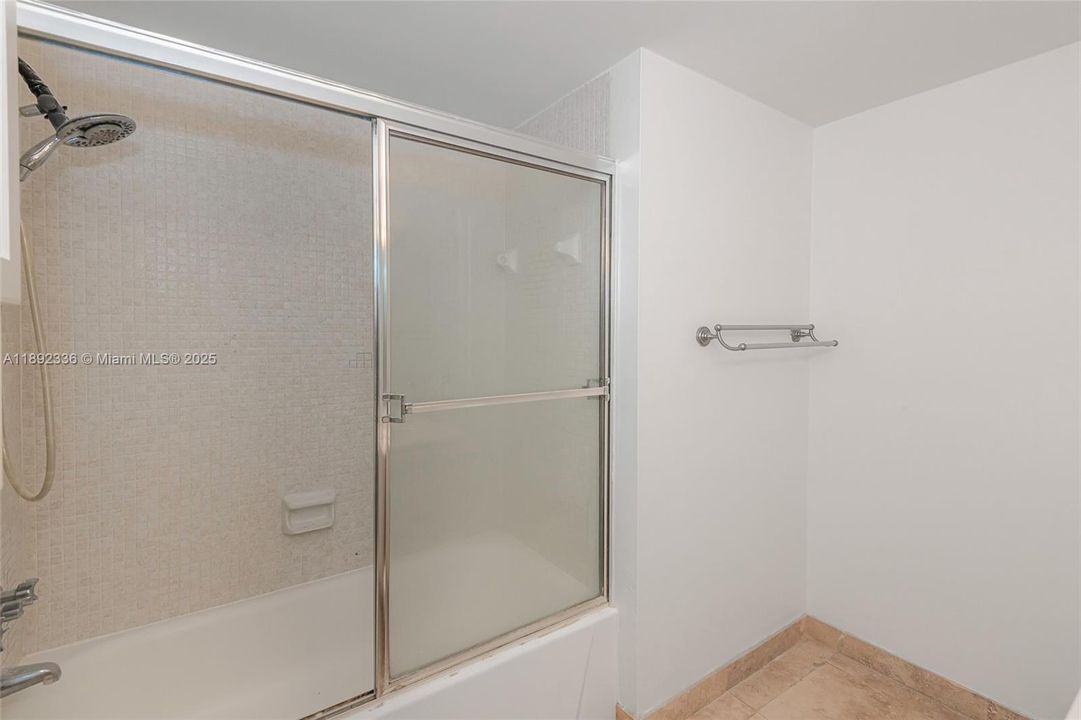 Active With Contract: $524,900 (1 beds, 1 baths, 852 Square Feet)