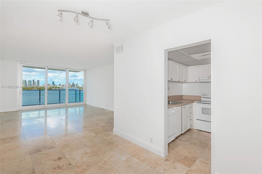 Active With Contract: $524,900 (1 beds, 1 baths, 852 Square Feet)