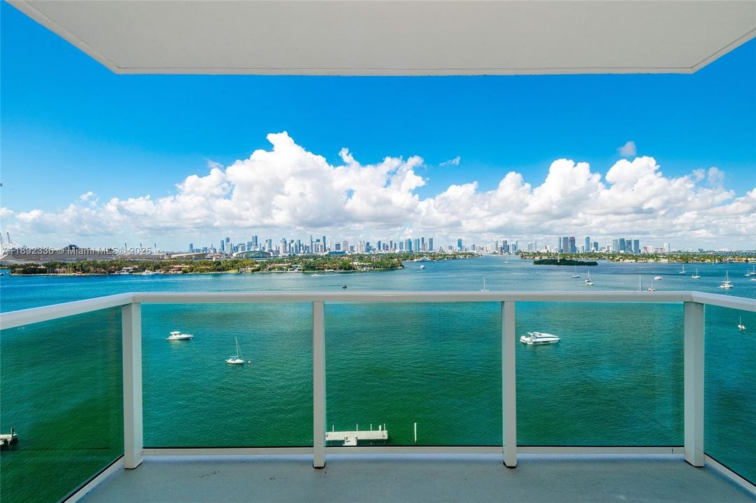 Active With Contract: $524,900 (1 beds, 1 baths, 852 Square Feet)