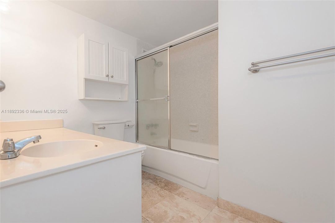 Active With Contract: $524,900 (1 beds, 1 baths, 852 Square Feet)