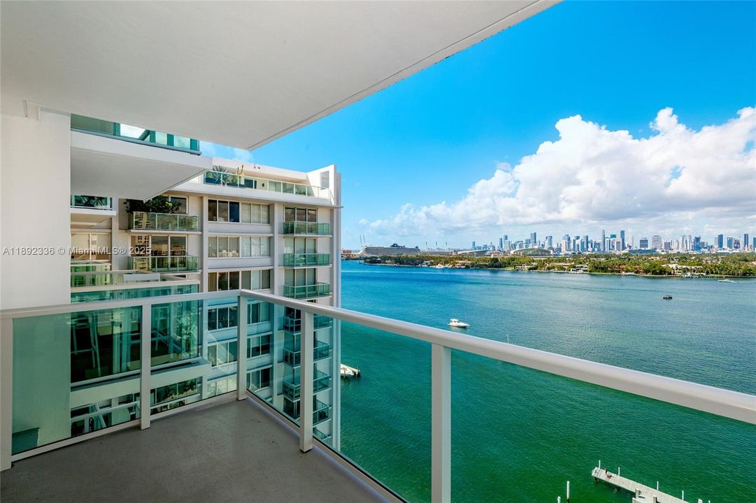 Active With Contract: $524,900 (1 beds, 1 baths, 852 Square Feet)