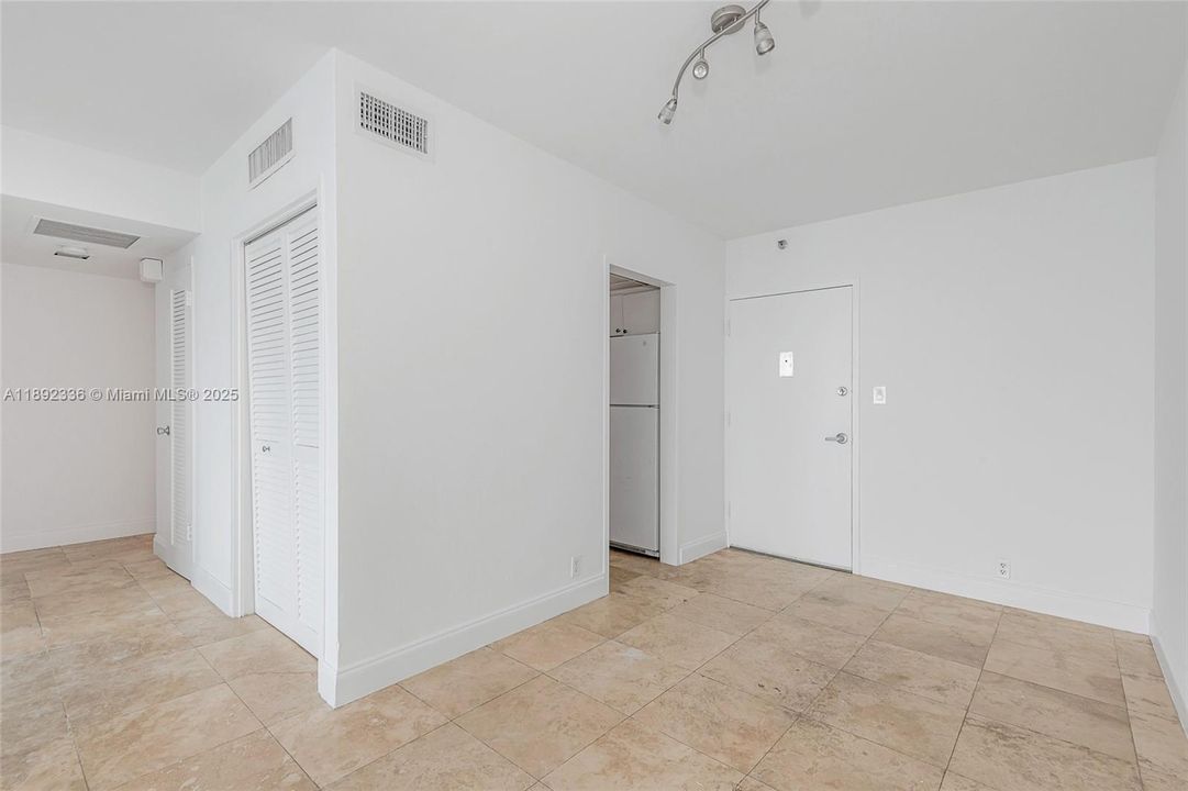 Active With Contract: $524,900 (1 beds, 1 baths, 852 Square Feet)