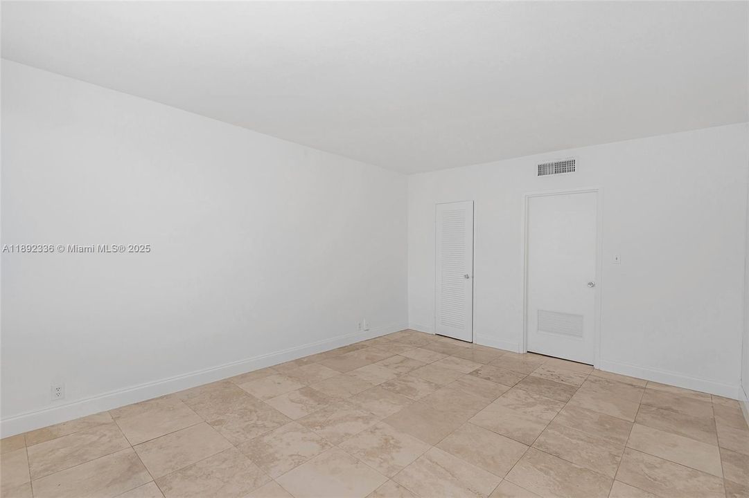 Active With Contract: $524,900 (1 beds, 1 baths, 852 Square Feet)