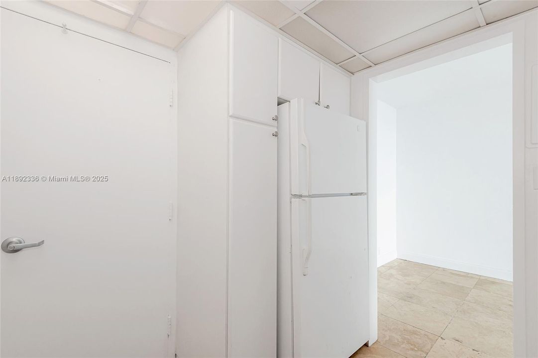 Active With Contract: $524,900 (1 beds, 1 baths, 852 Square Feet)