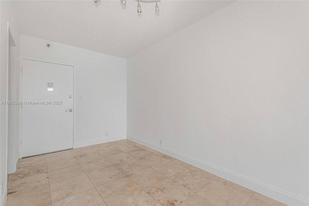 Active With Contract: $524,900 (1 beds, 1 baths, 852 Square Feet)