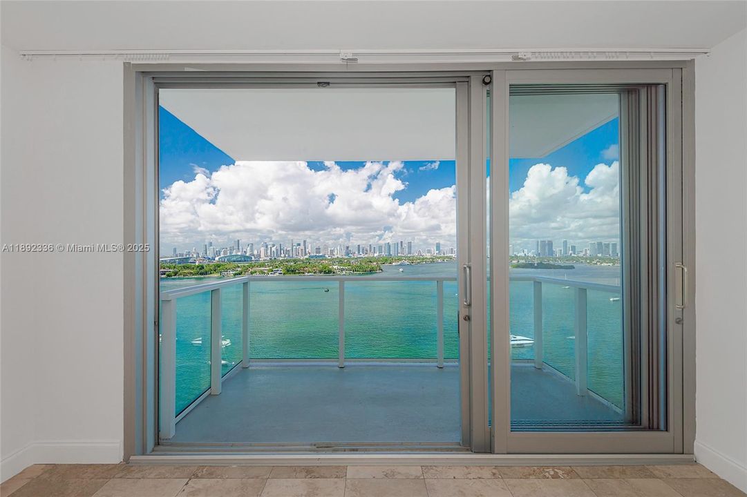 Active With Contract: $524,900 (1 beds, 1 baths, 852 Square Feet)