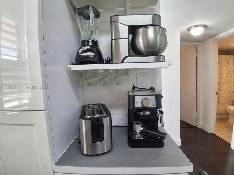 合同活跃: $134,400 (2 贝兹, 2 浴室, 860 平方英尺)