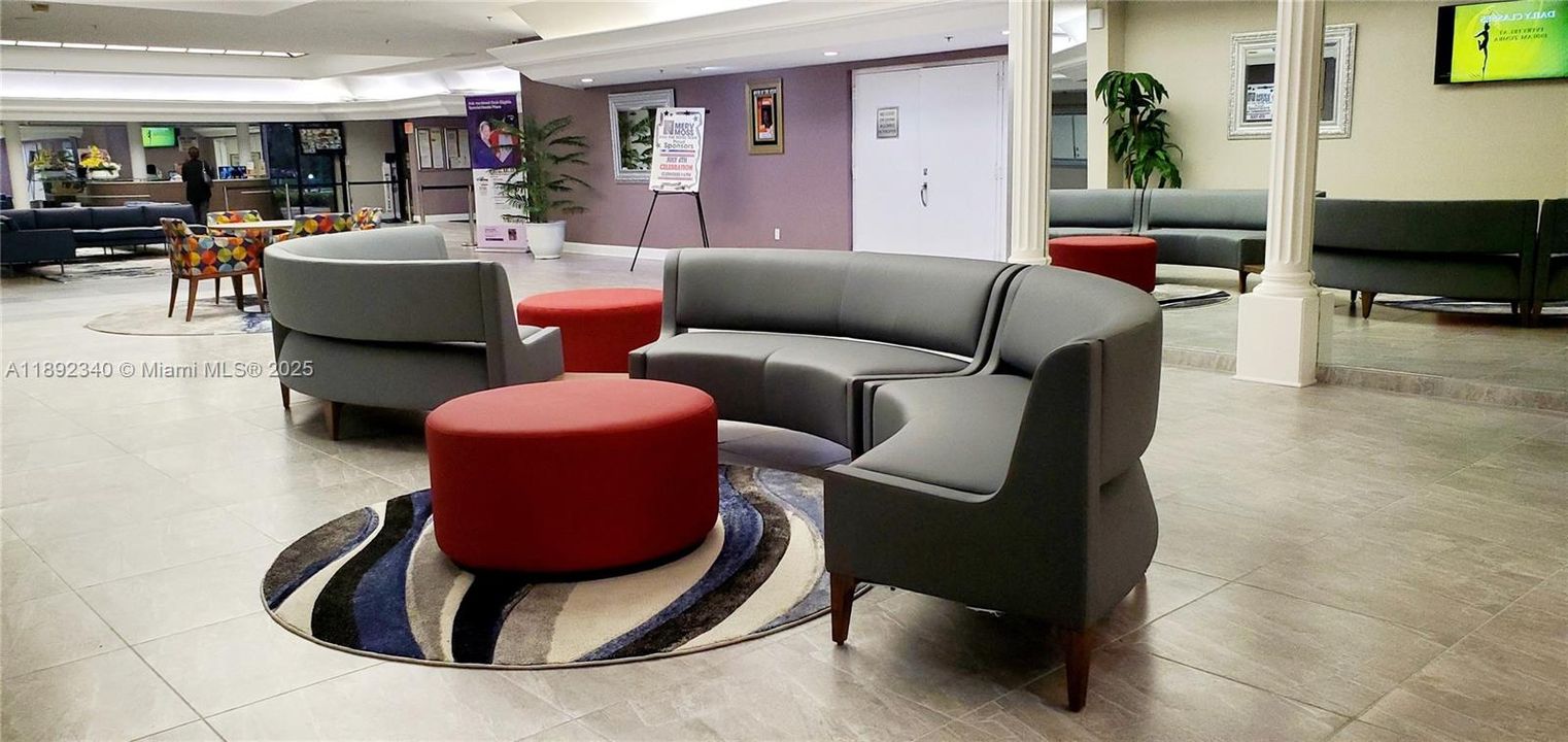 合同活跃: $134,400 (2 贝兹, 2 浴室, 860 平方英尺)