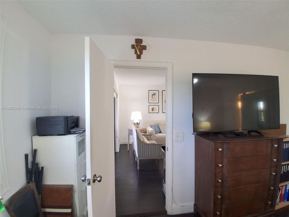 合同活跃: $134,400 (2 贝兹, 2 浴室, 860 平方英尺)