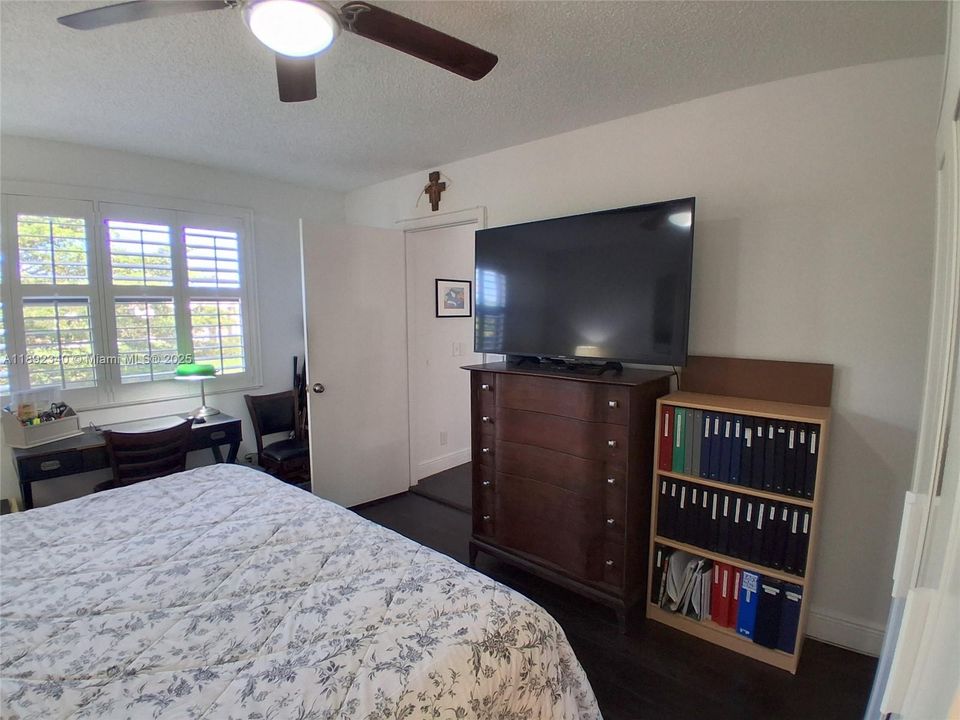 合同活跃: $134,400 (2 贝兹, 2 浴室, 860 平方英尺)