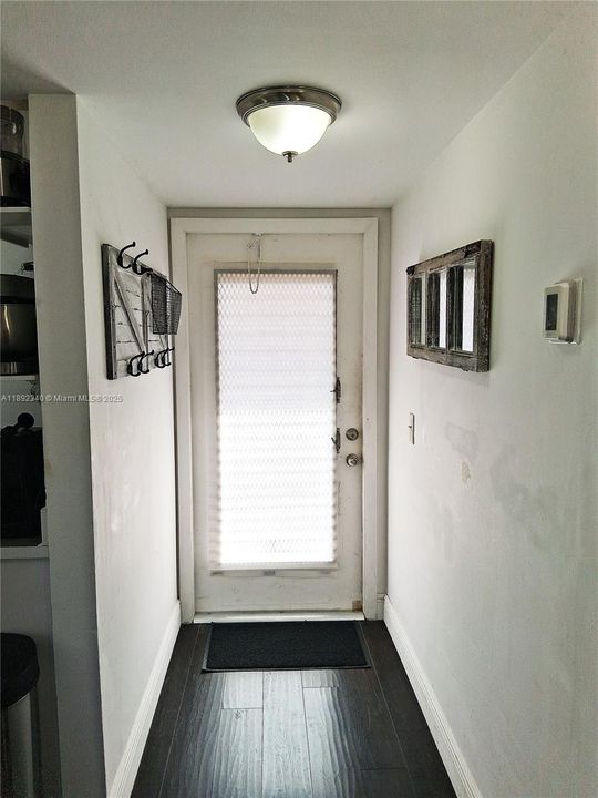 合同活跃: $134,400 (2 贝兹, 2 浴室, 860 平方英尺)