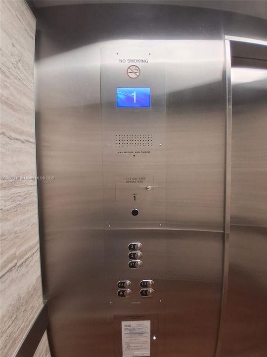 合同活跃: $134,400 (2 贝兹, 2 浴室, 860 平方英尺)