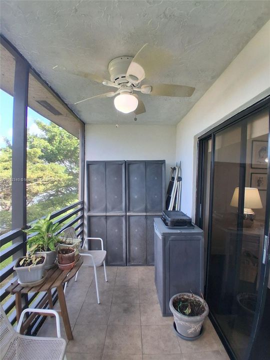 合同活跃: $134,400 (2 贝兹, 2 浴室, 860 平方英尺)