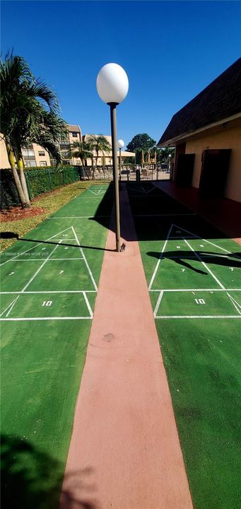 合同活跃: $134,400 (2 贝兹, 2 浴室, 860 平方英尺)