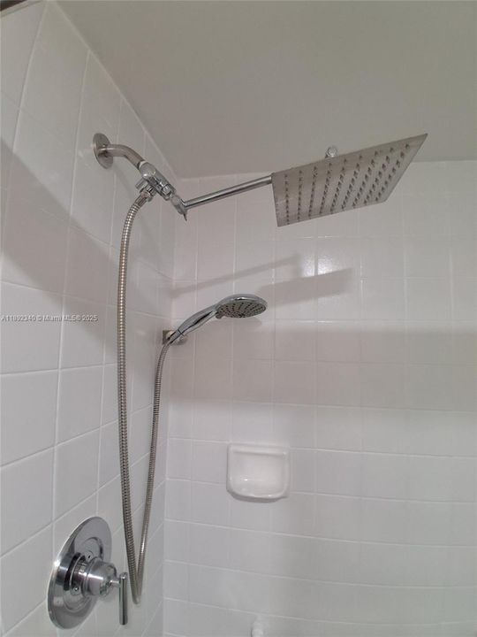 合同活跃: $134,400 (2 贝兹, 2 浴室, 860 平方英尺)